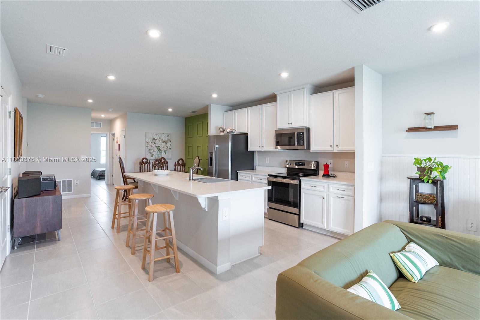 9454 3 / 2 1503 sq. ft. $ 2025-09-12 0 Photo