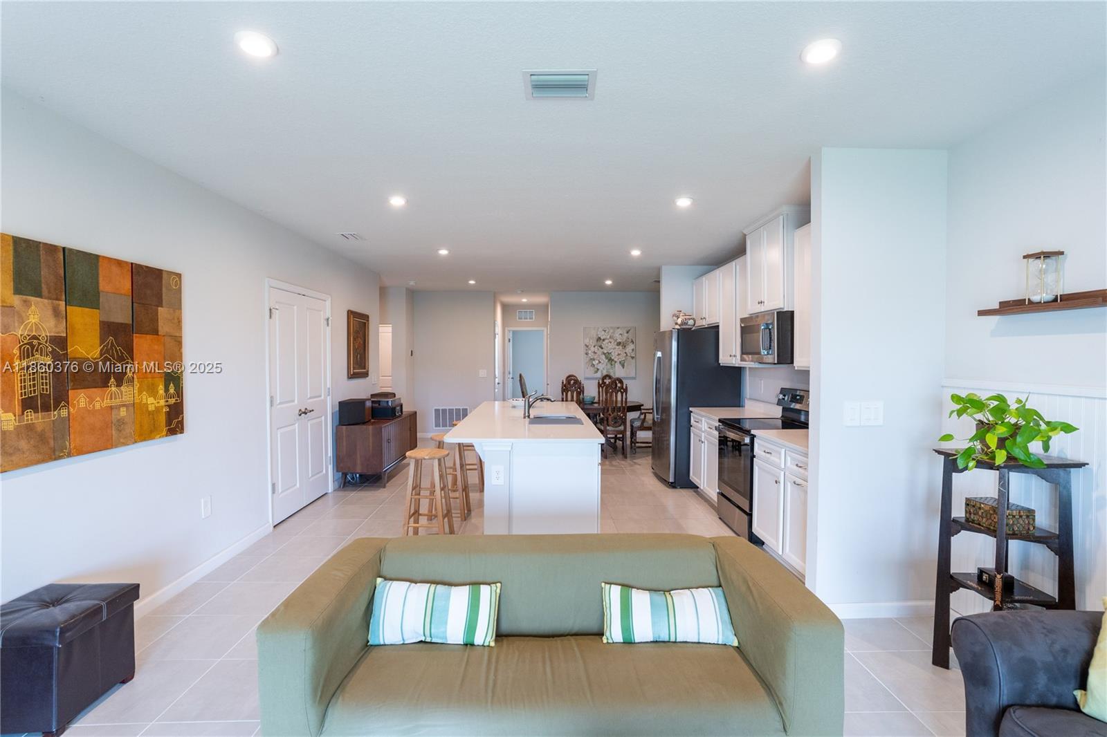 9454 3 / 2 1503 sq. ft. $ 2025-09-12 0 Photo