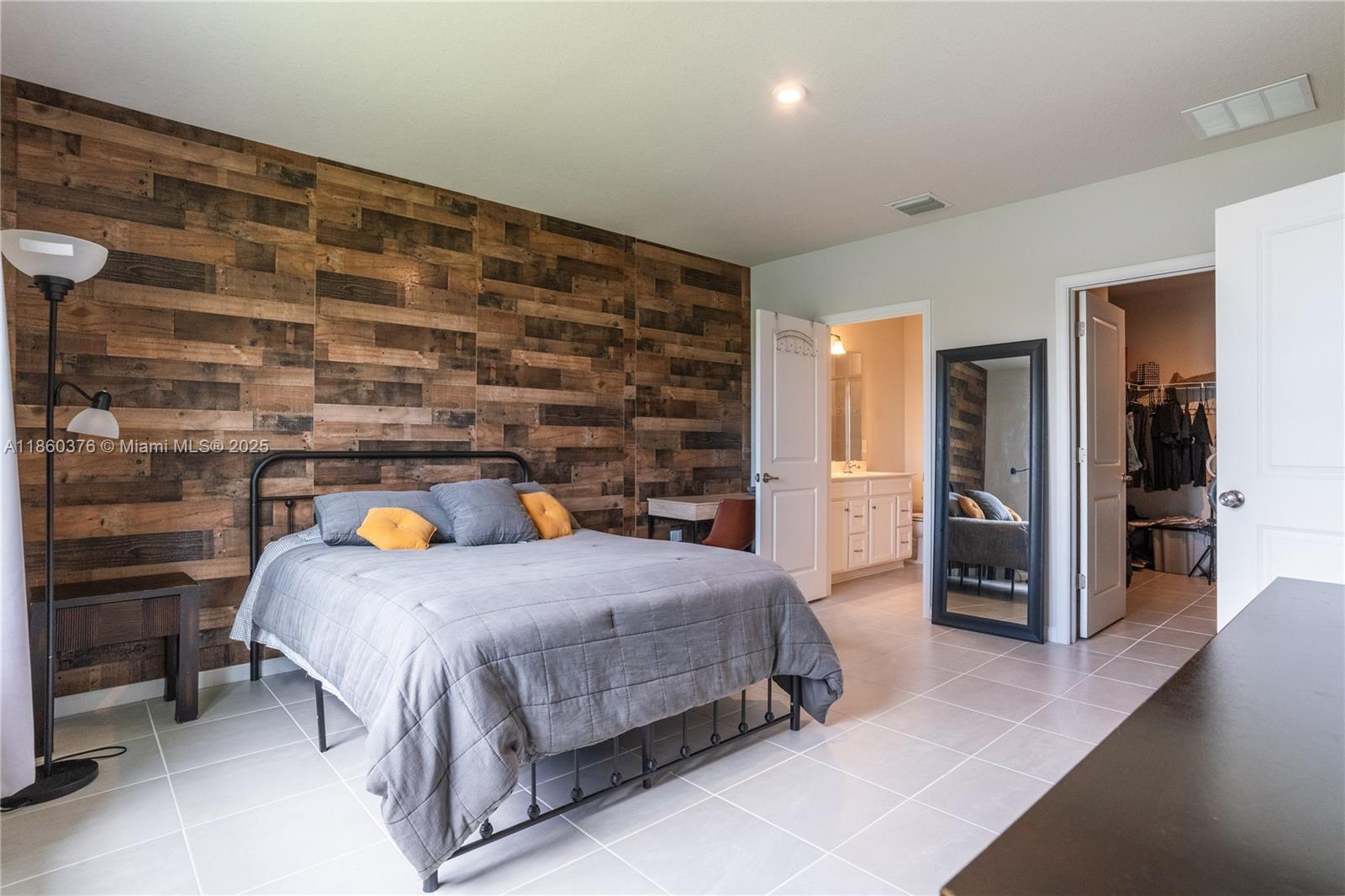 9454 3 / 2 1503 sq. ft. $ 2025-09-12 0 Photo