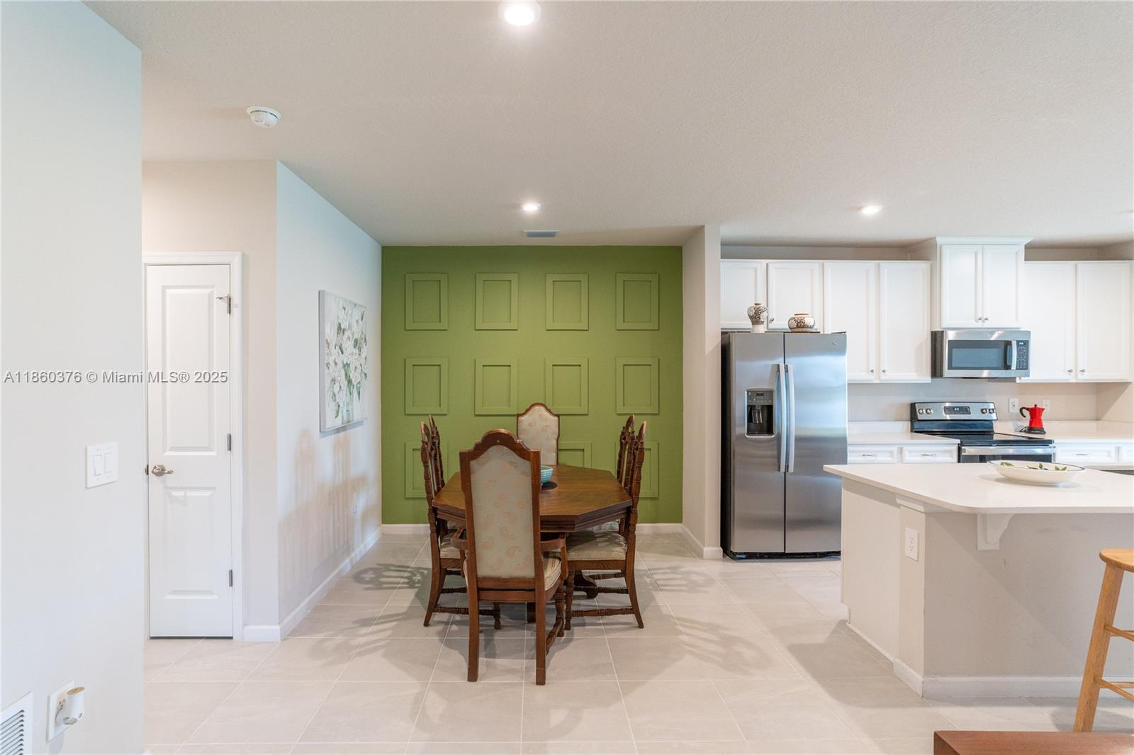 9454 3 / 2 1503 sq. ft. $ 2025-09-12 0 Photo