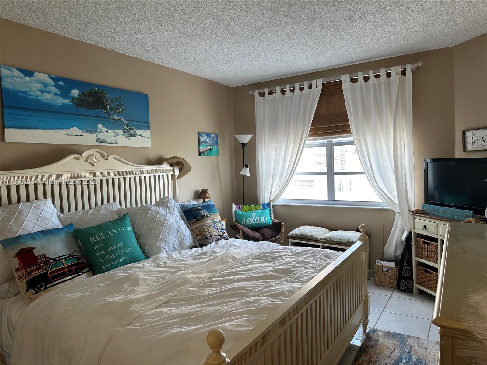 4B 1 / 2 870 sq. ft. $ 2025-08-17 0 foto