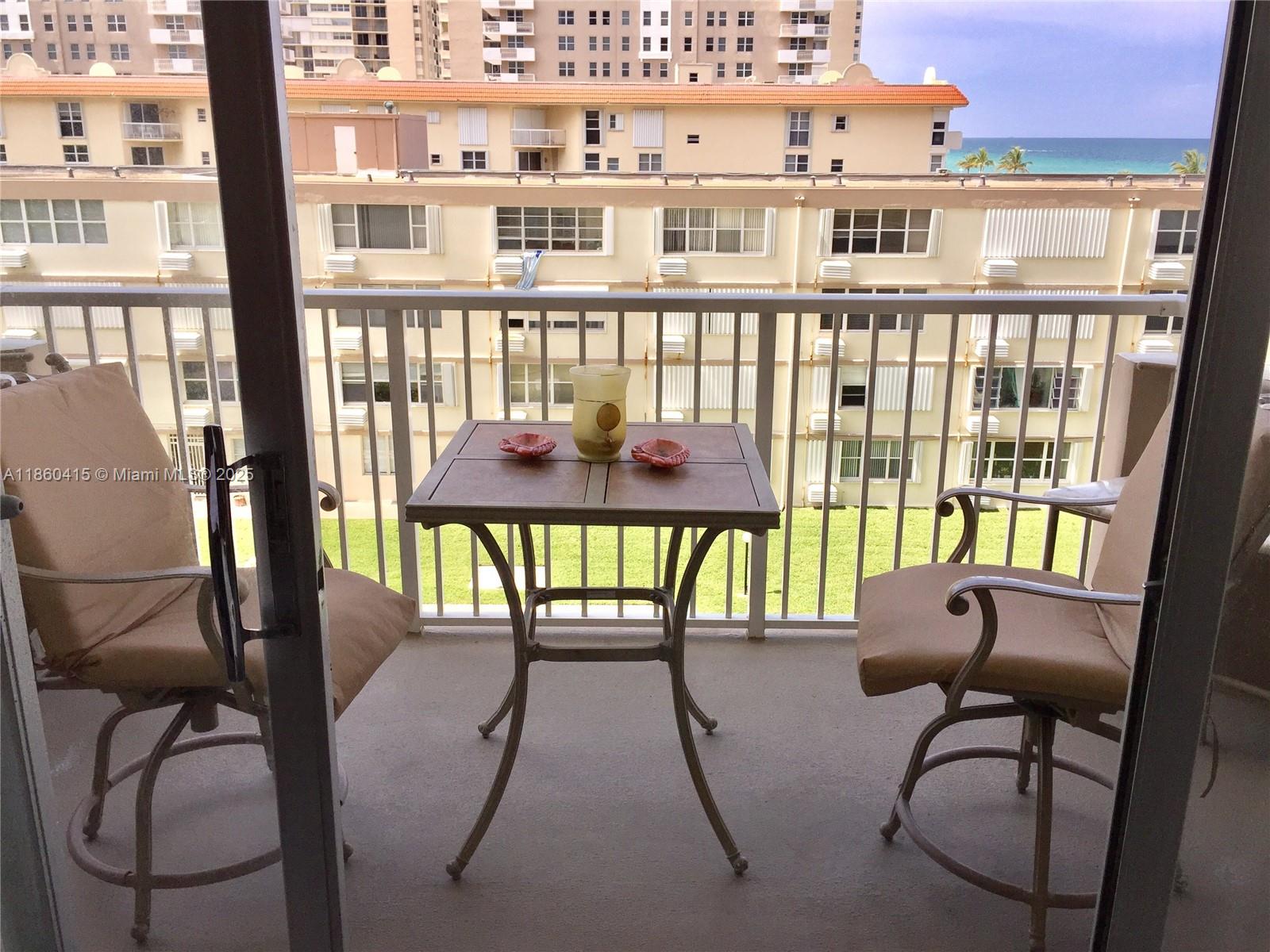 4B 1 / 2 870 sq. ft. $ 2025-08-17 0 foto