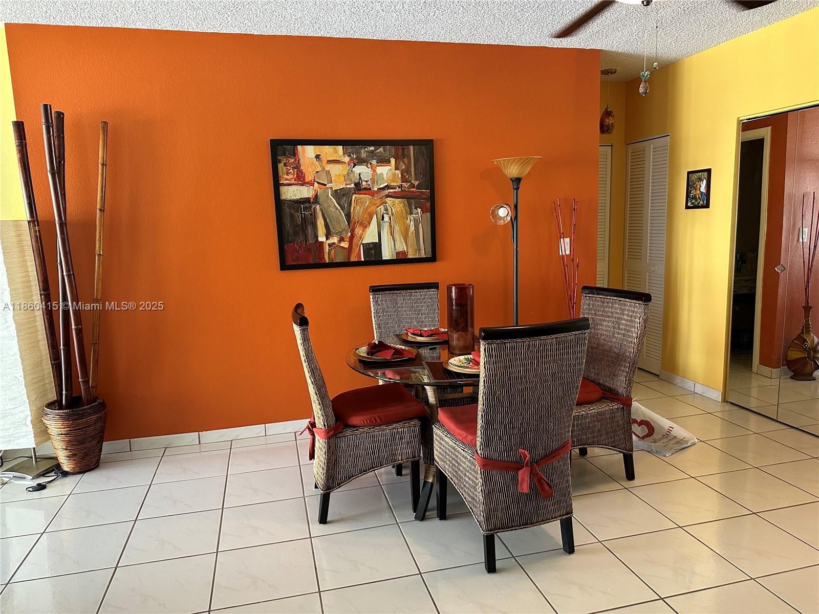 4B 1 / 2 870 sq. ft. $ 2025-08-17 0 foto