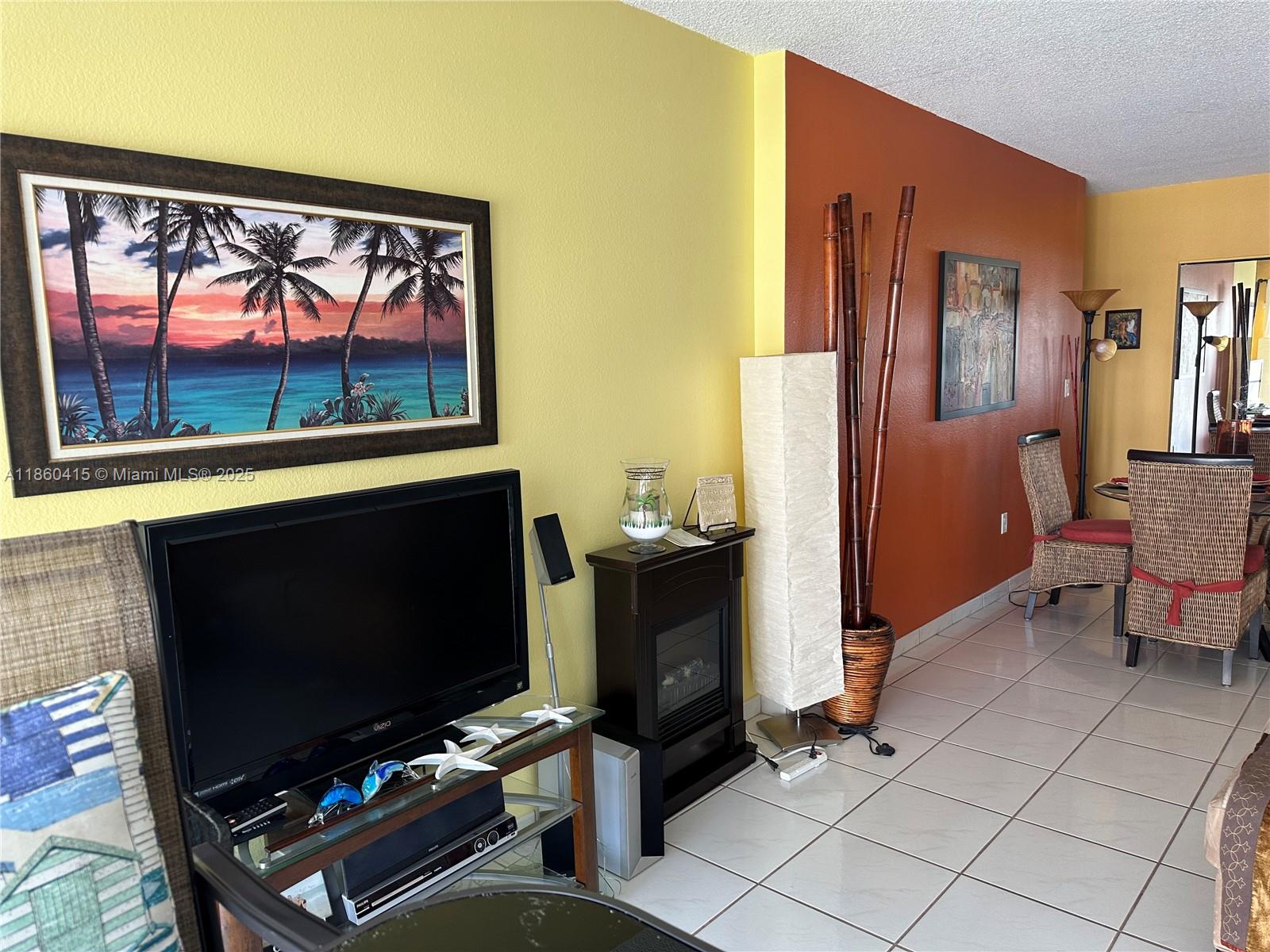 4B 1 / 2 870 sq. ft. $ 2025-08-17 0 foto