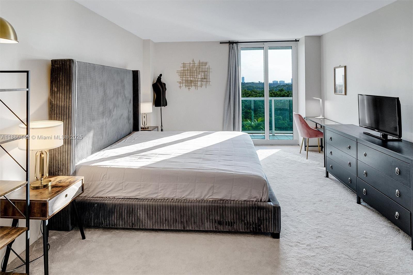 617 2 / 2 1521 sq. ft. $ 2025-08-18 0 Photo