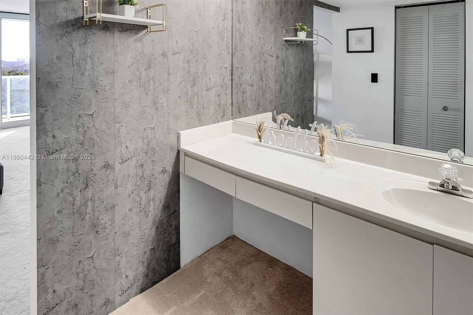 617 2 / 2 1521 sq. ft. $ 2025-08-18 0 Photo