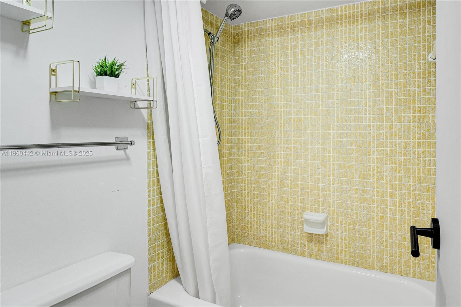 617 2 / 2 1521 sq. ft. $ 2025-08-18 0 Photo