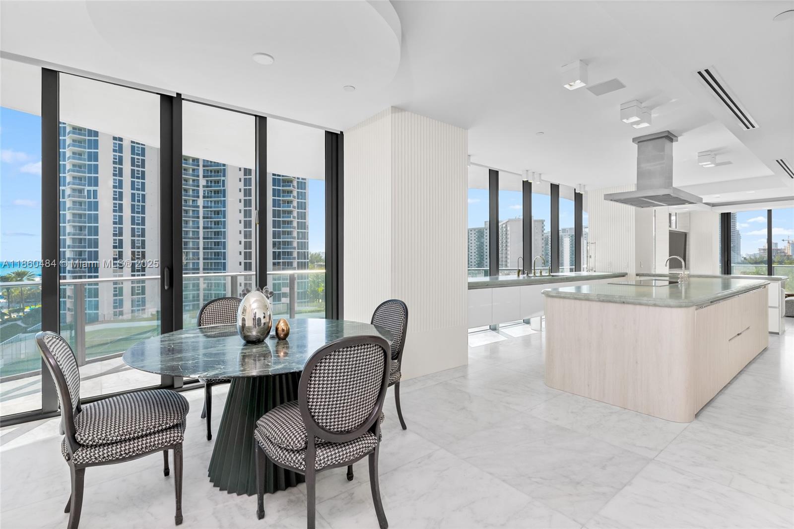 6 4 / 6 4992 sq. ft. $ 2025-08-18 0 foto