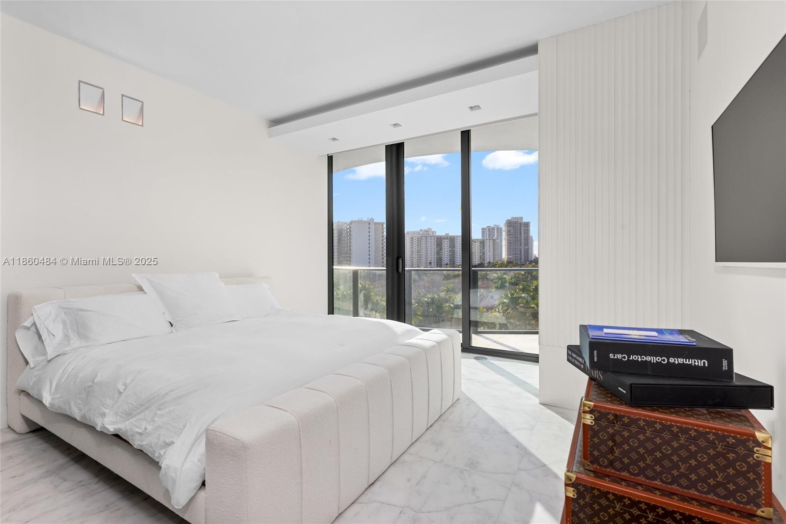 6 4 / 6 4992 sq. ft. $ 2025-08-18 0 foto