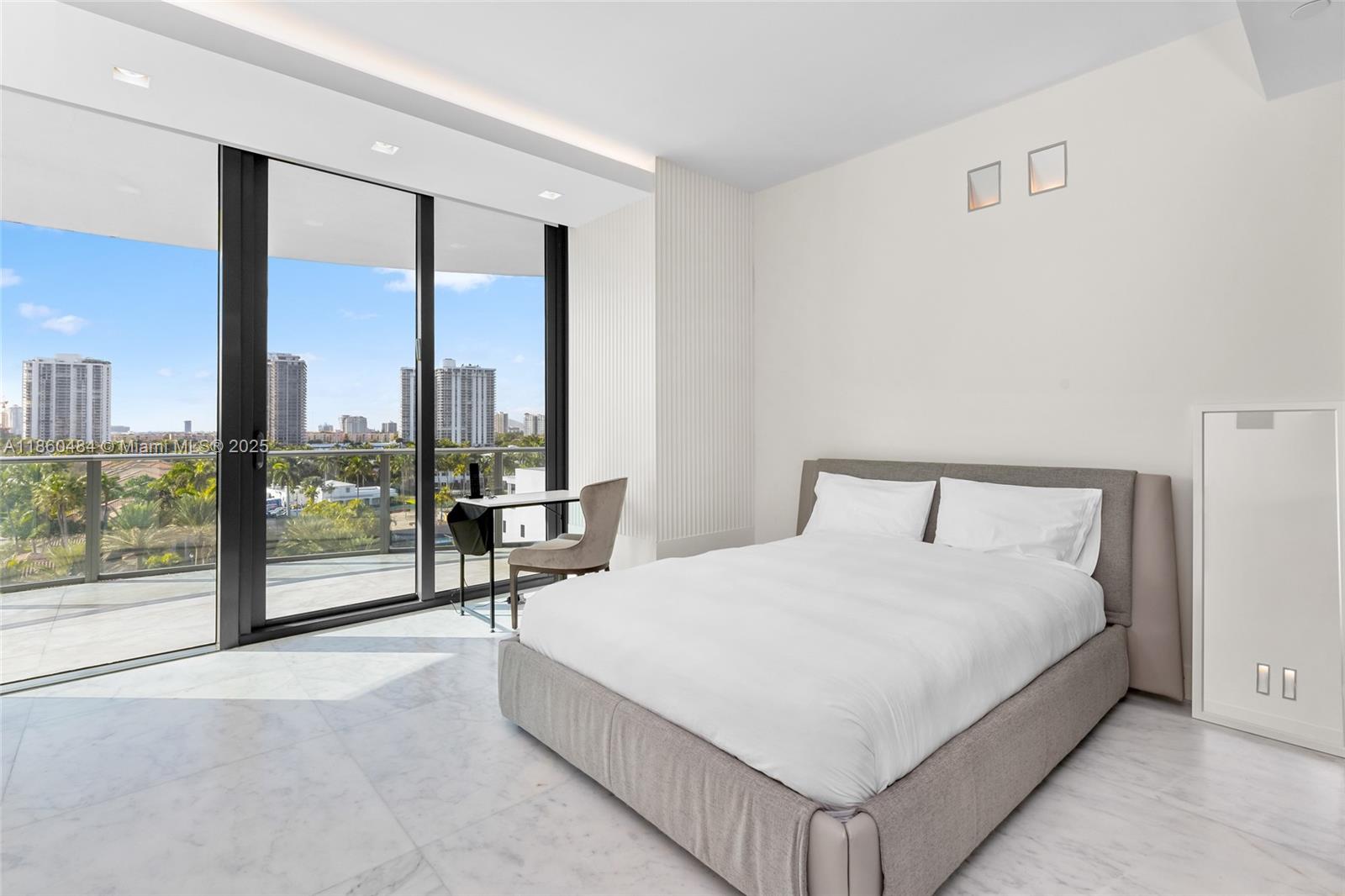 6 4 / 6 4992 sq. ft. $ 2025-08-18 0 foto