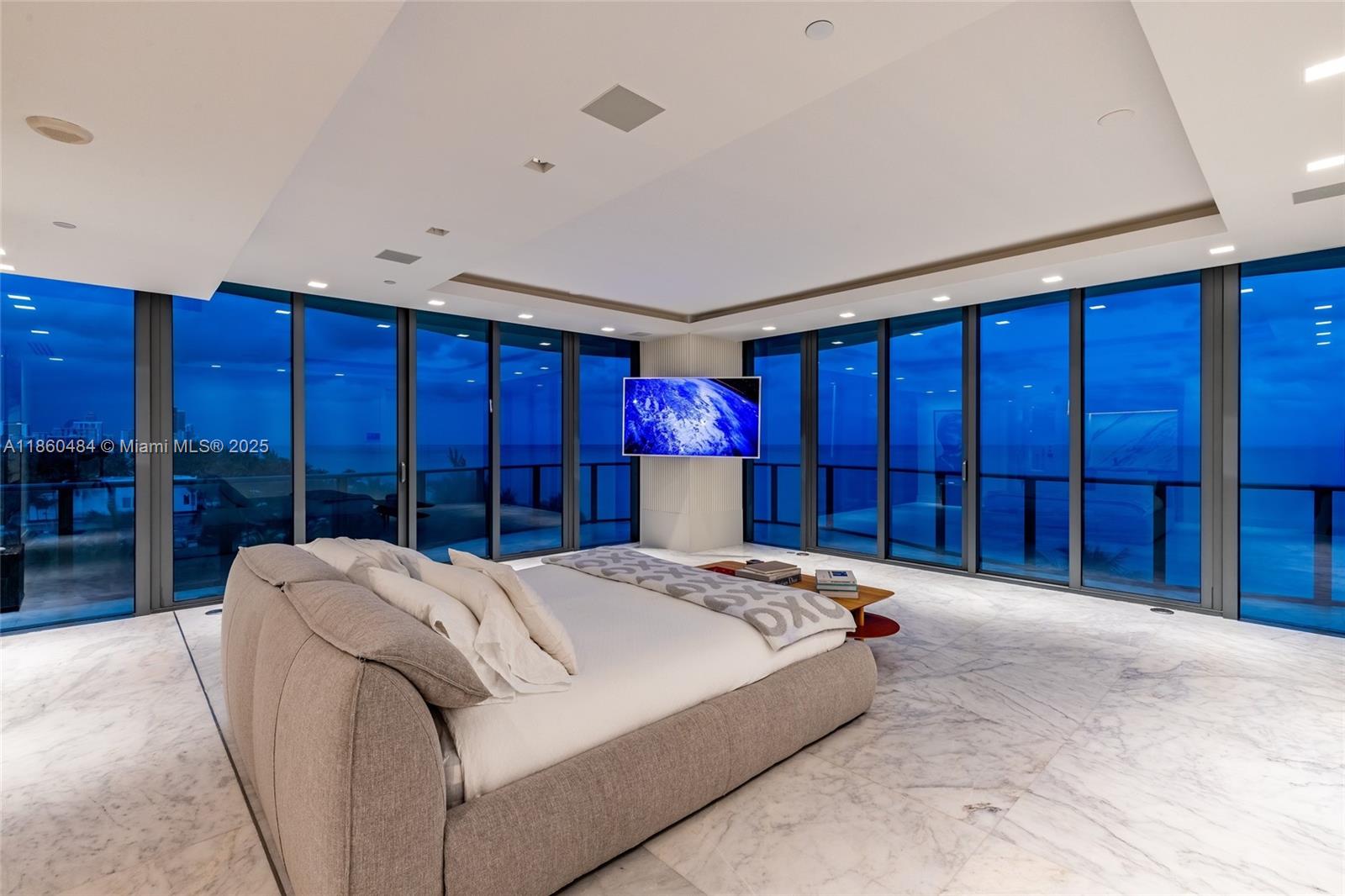 6 4 / 6 4992 sq. ft. $ 2025-08-18 0 foto