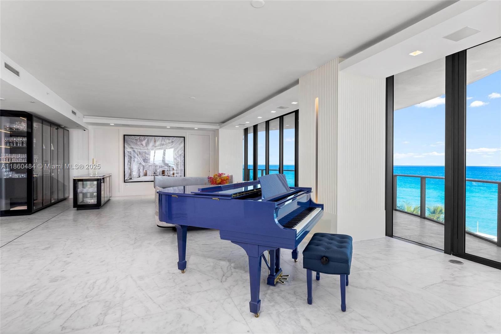 6 4 / 6 4992 sq. ft. $ 2025-08-18 0 foto