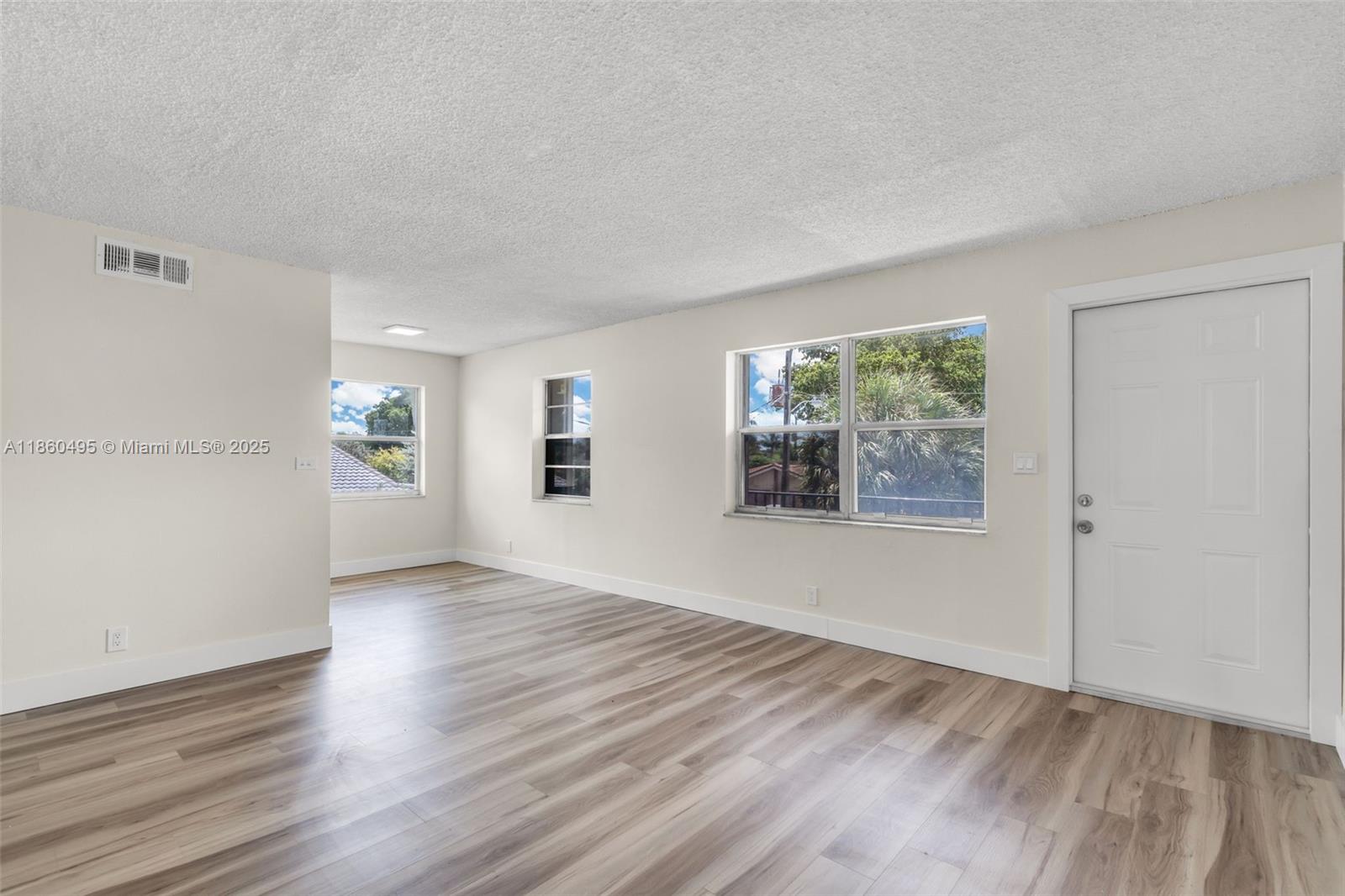   /  3209 sq. ft. $ 2025-08-18 0 Photo