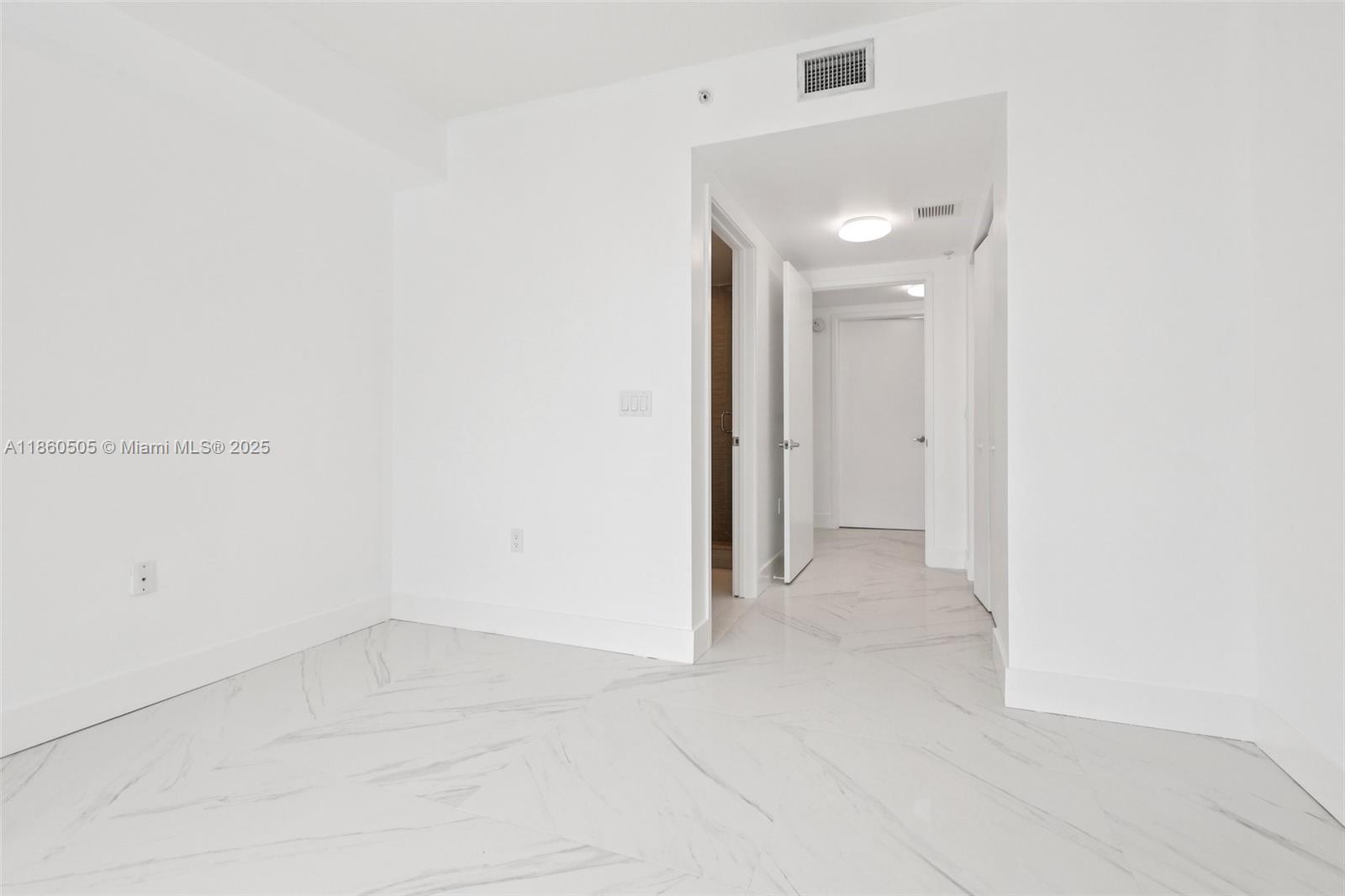 5-907 3 / 4 1892 sq. ft. $ 2025-08-18 0 Photo