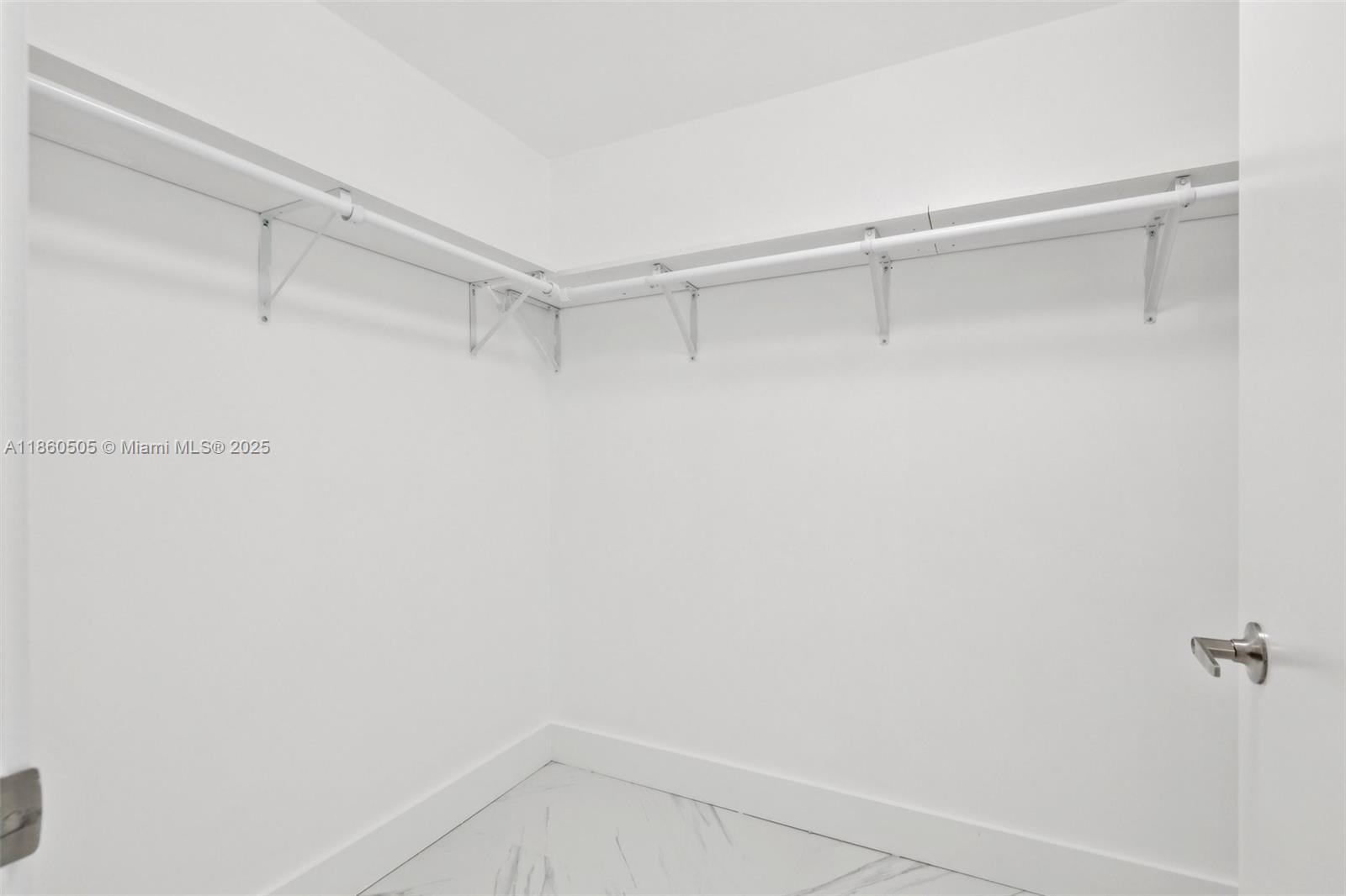 5-907 3 / 4 1892 sq. ft. $ 2025-08-18 0 Photo