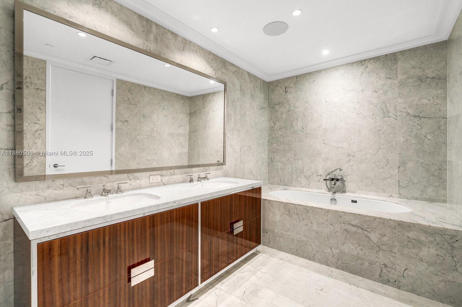 See details 1705 4 / 6 3640 sq. ft. $ 2025-08-18 0 Photo