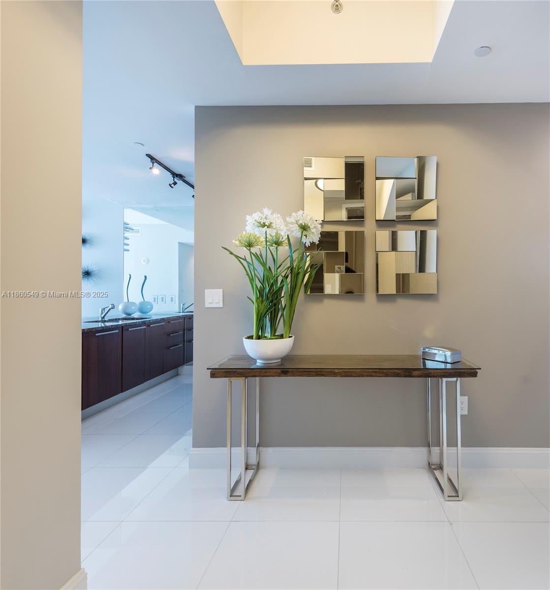 See details 1102 3 / 4 1974 sq. ft. $ 2025-08-18 0 Photo