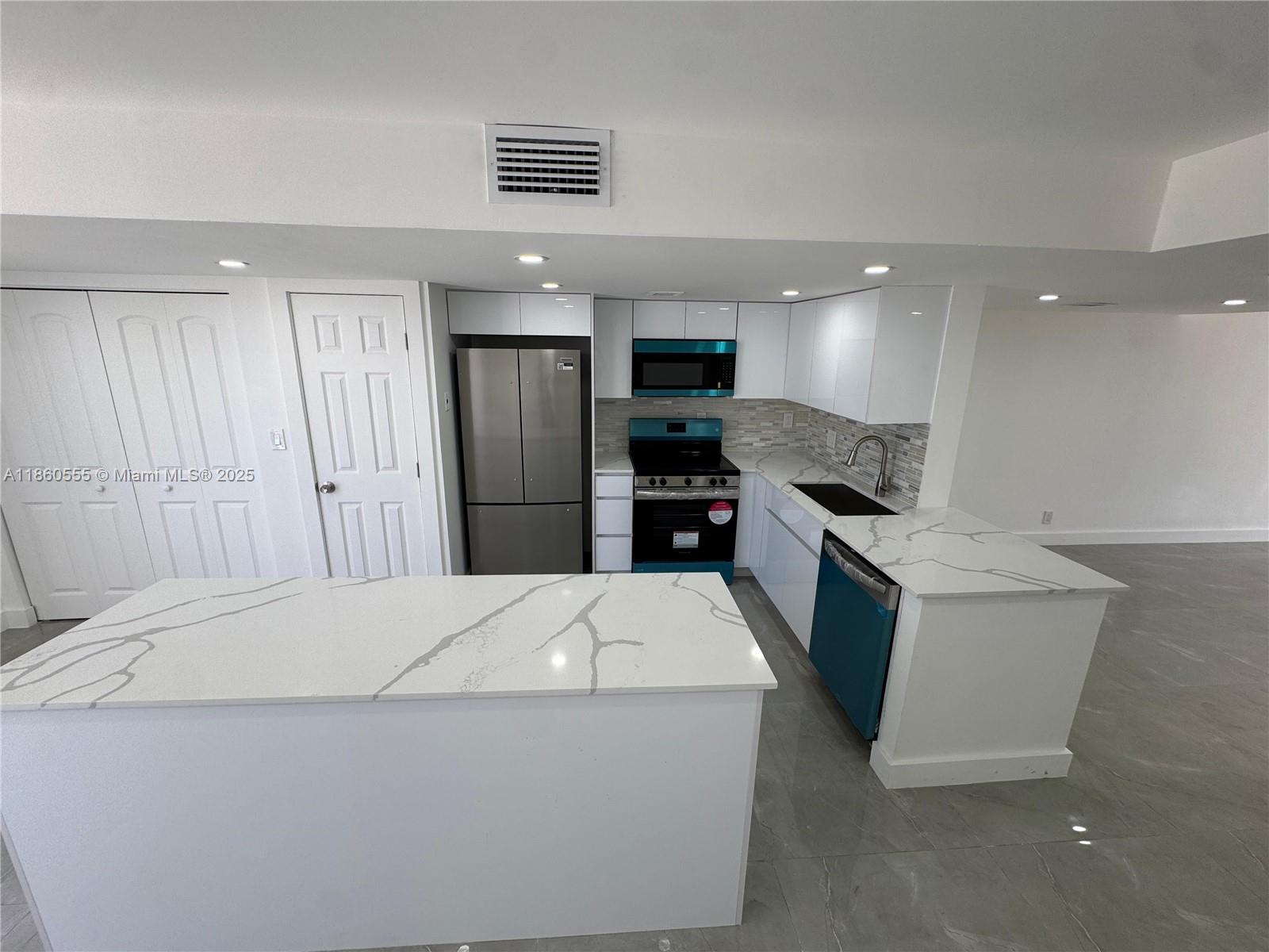 Photo of 2318 7th St (2318), Hallandale Beach, Florida, 33009 -
