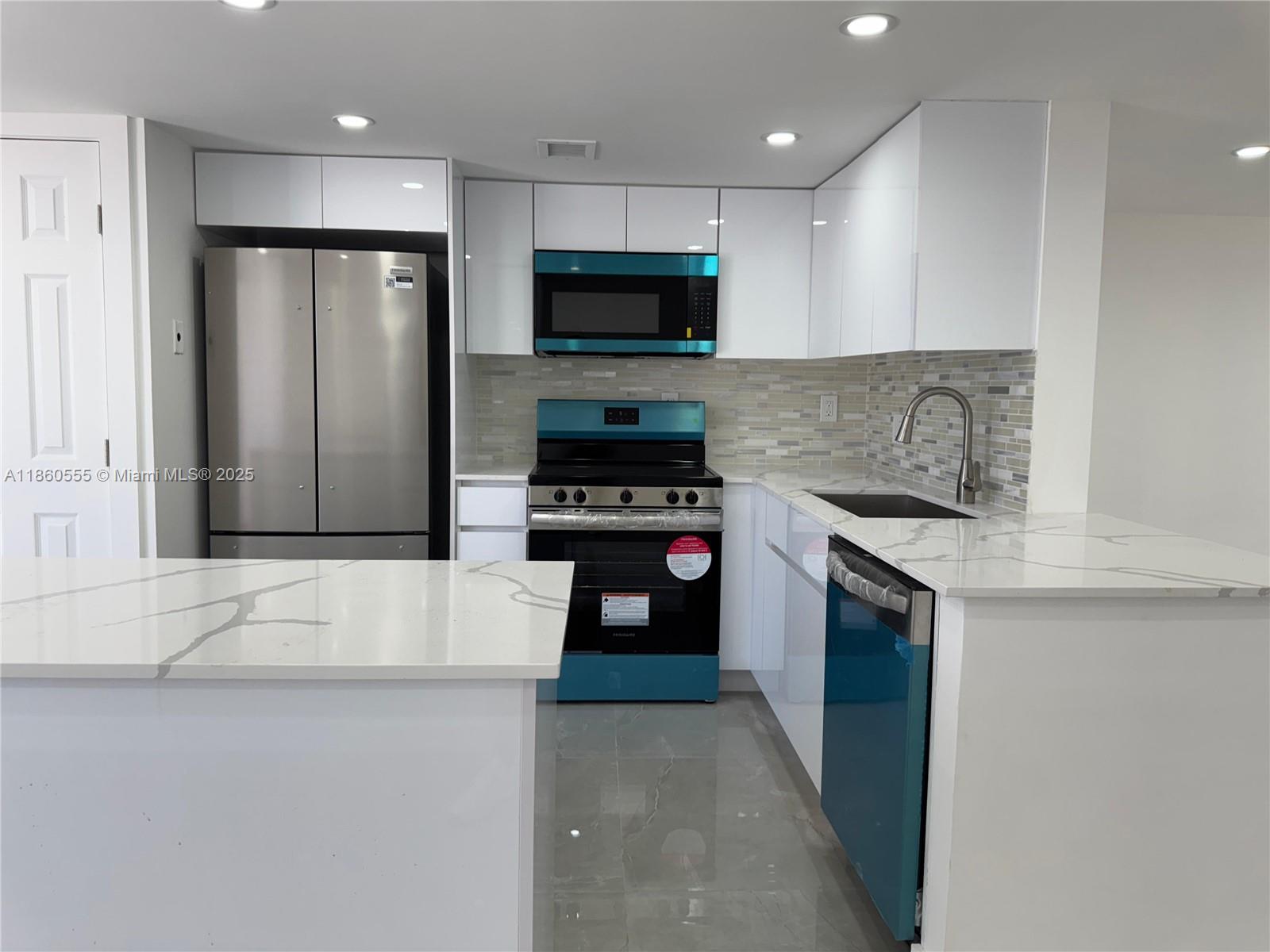 Photo of 2318 7th St (2318), Hallandale Beach, Florida, 33009 -
