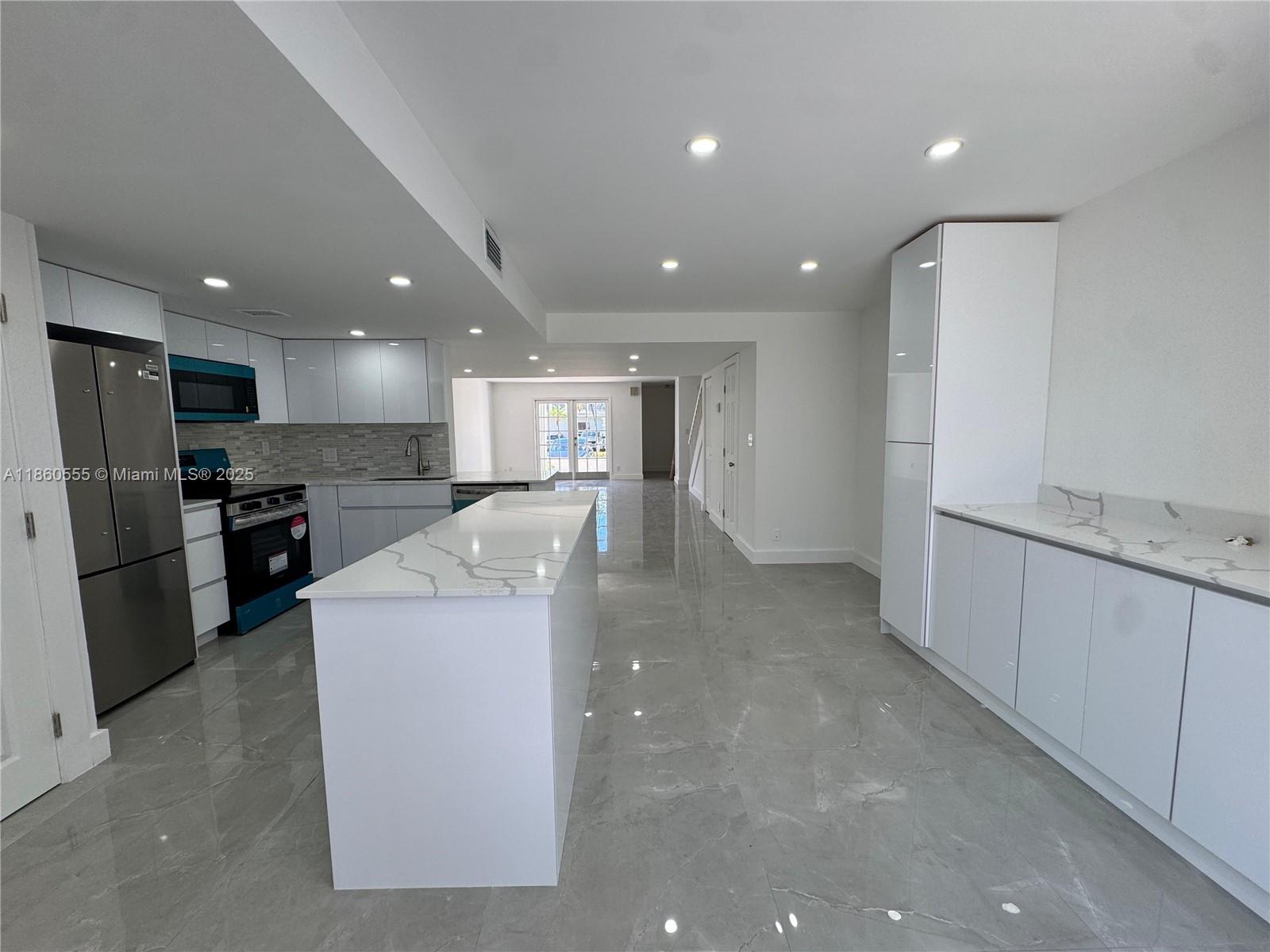 Photo of 2318 7th St (2318), Hallandale Beach, Florida, 33009 -