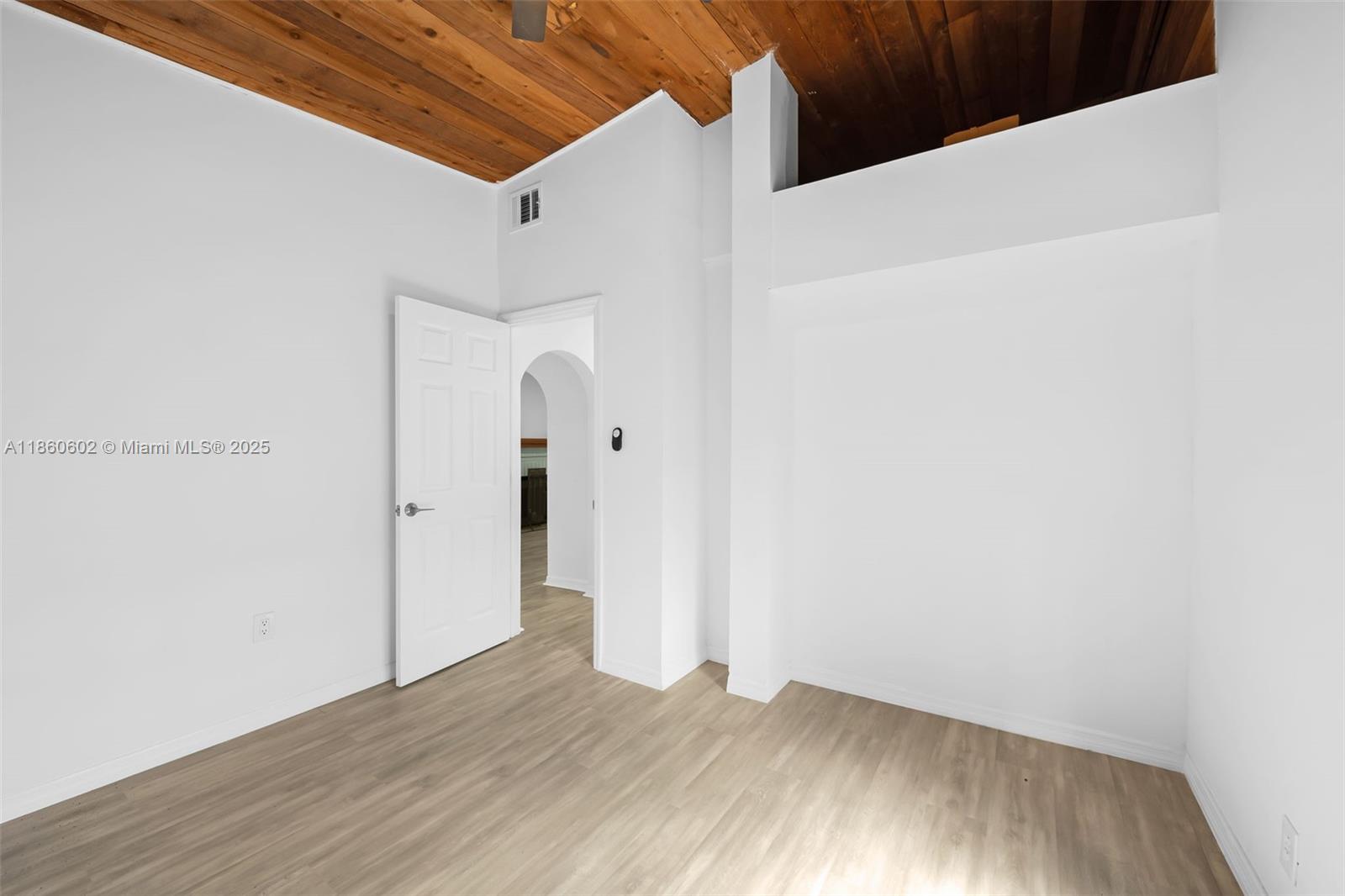 Ver detalles 1640 2 / 1 1024 sq. ft. $ 2025-08-18 0 foto