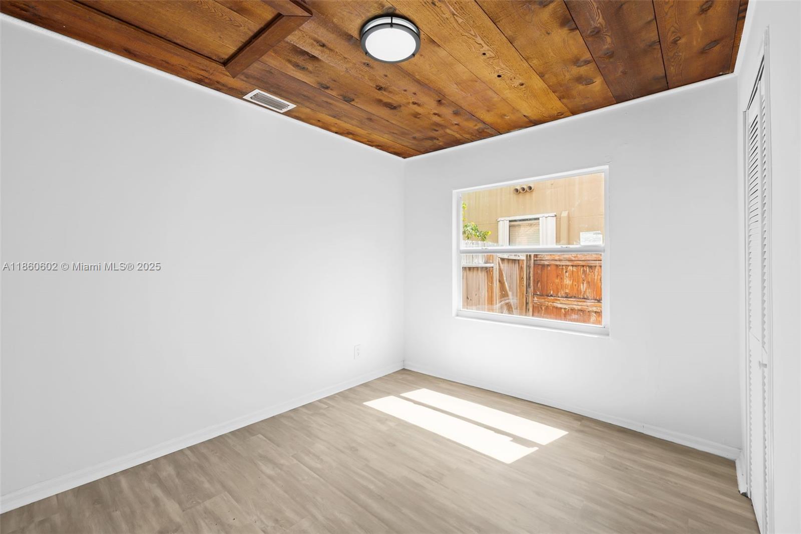 Ver detalles 1640 2 / 1 1024 sq. ft. $ 2025-08-18 0 foto