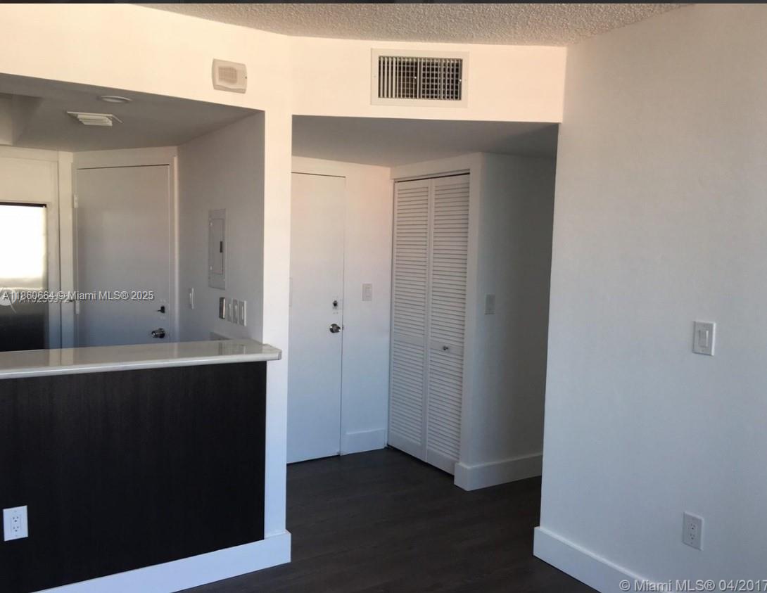 1625W 2 / 2 1140 sq. ft. $ 2025-09-29 0 Photo