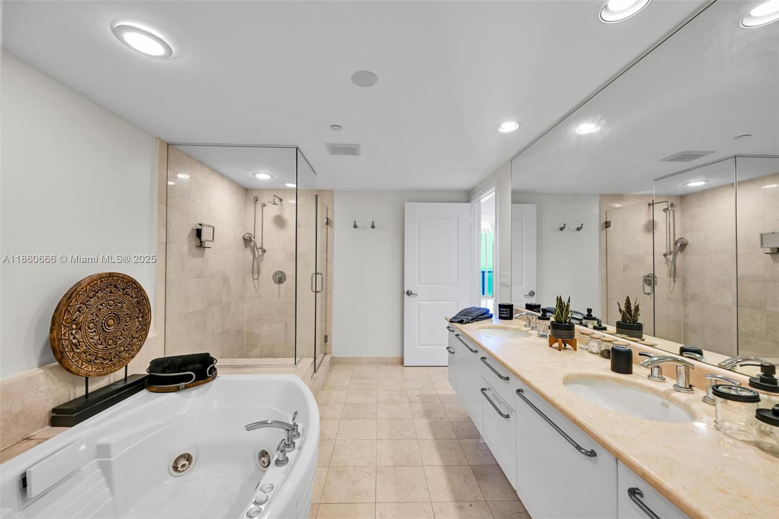 Photo of 3101 Ocean Dr  #2807, Hollywood, Florida, 33019 - 