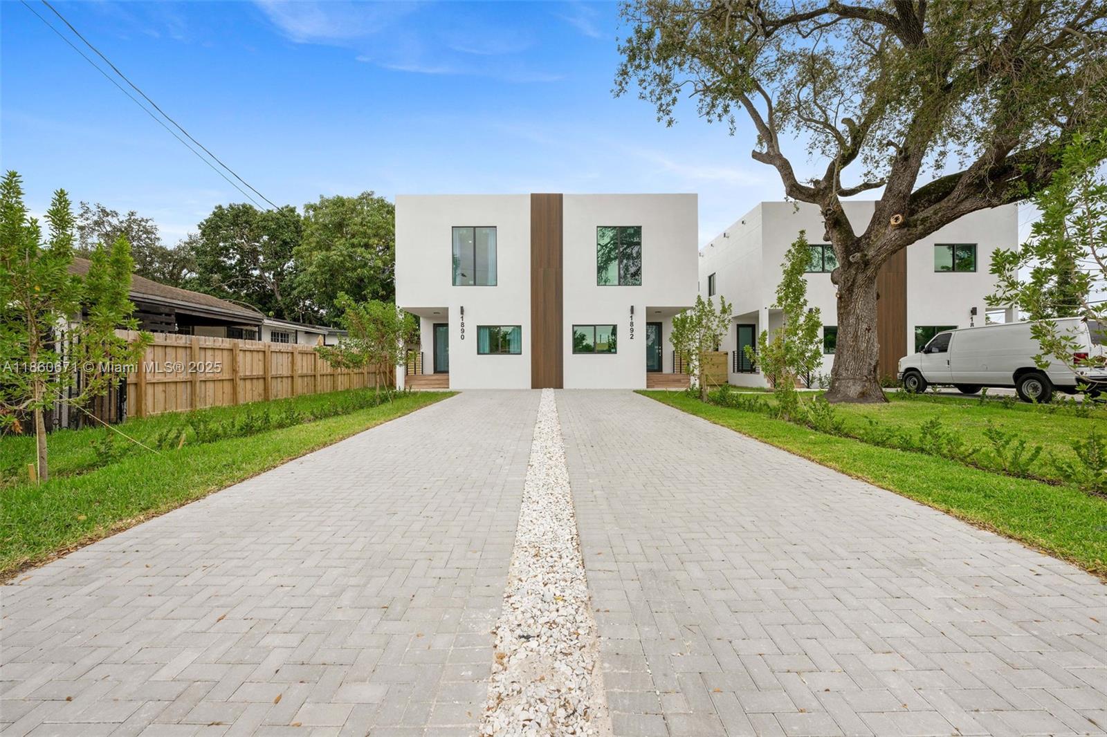 See details / 4900 sq. ft. $ 2025-08-18 0 Photo