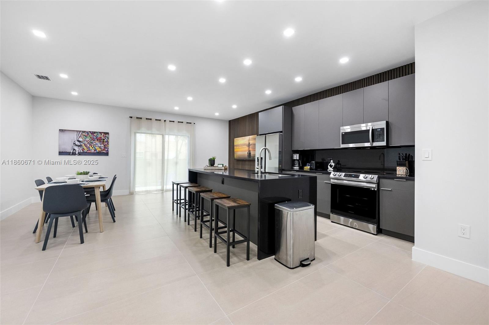 See details / 4900 sq. ft. $ 2025-08-18 0 Photo
