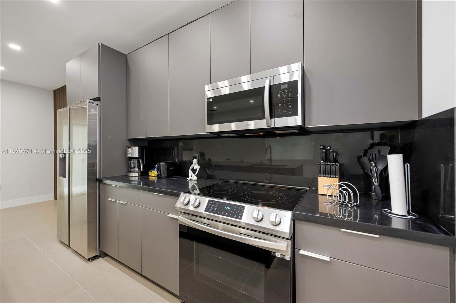 See details / 4900 sq. ft. $ 2025-08-18 0 Photo