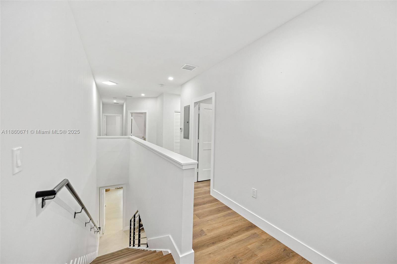 See details / 4900 sq. ft. $ 2025-08-18 0 Photo