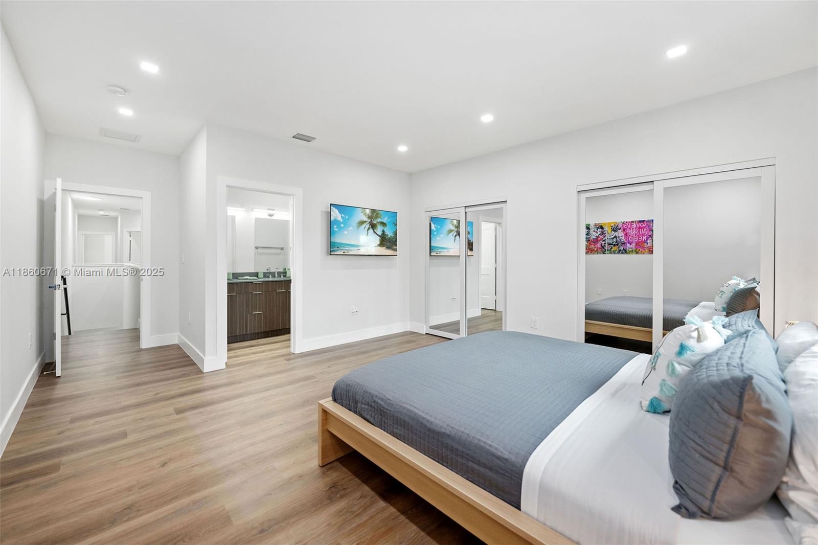 See details / 4900 sq. ft. $ 2025-08-18 0 Photo