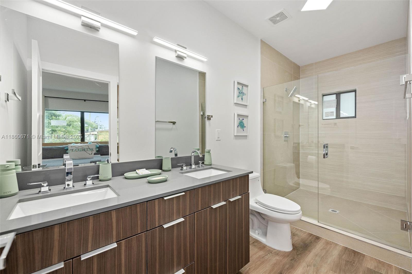 See details / 4900 sq. ft. $ 2025-08-18 0 Photo
