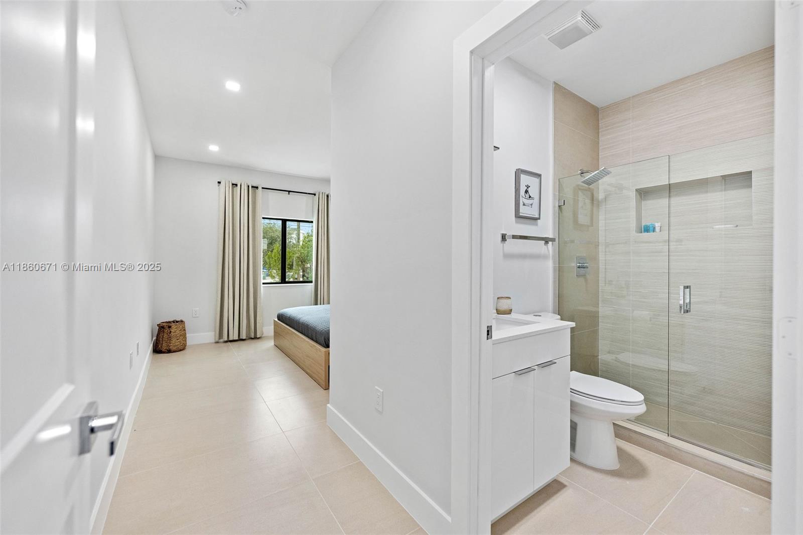 See details / 4900 sq. ft. $ 2025-08-18 0 Photo