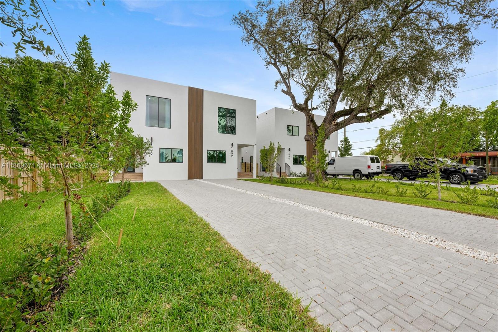 See details / 4900 sq. ft. $ 2025-08-18 0 Photo