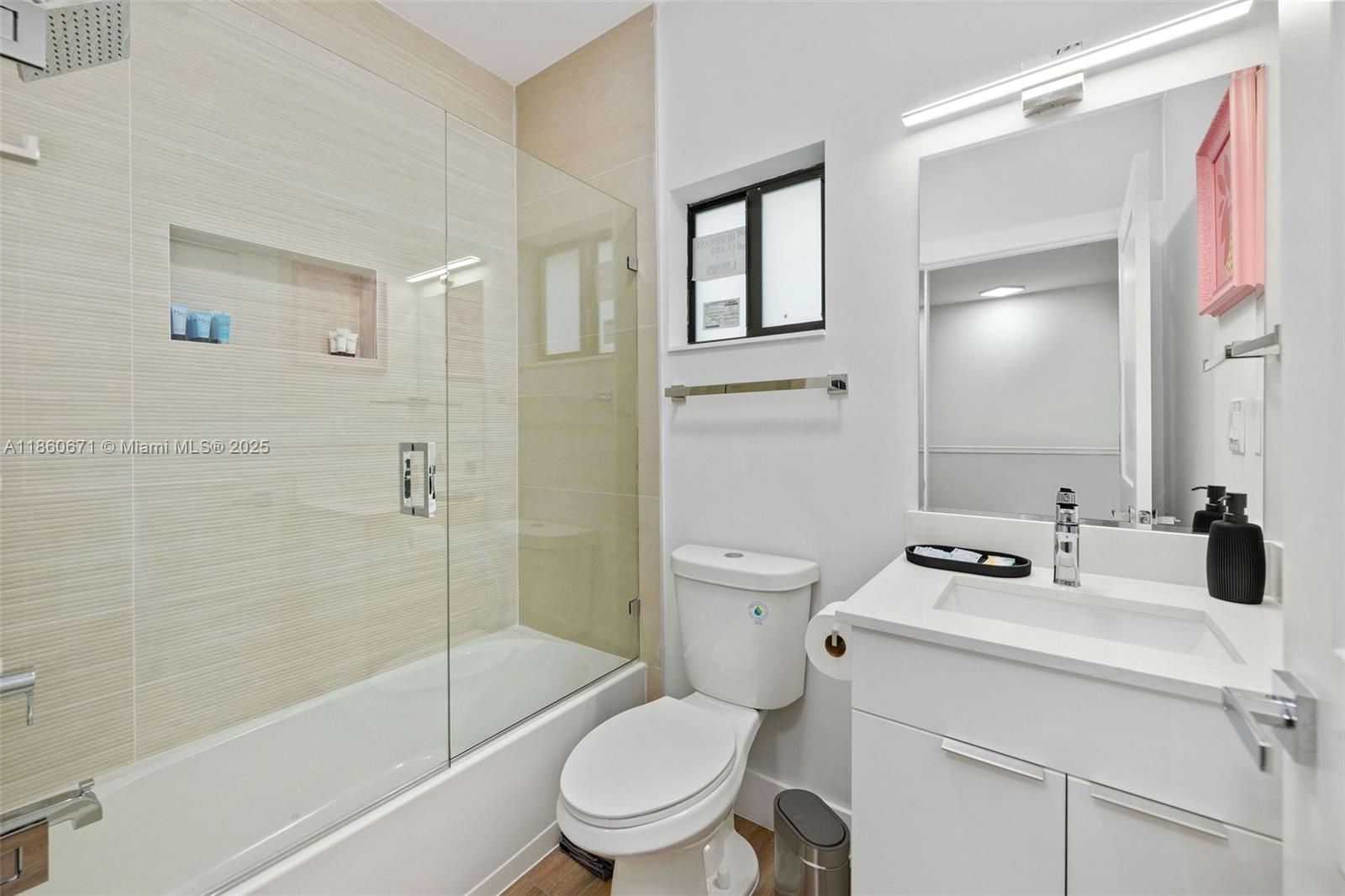 See details / 4900 sq. ft. $ 2025-08-18 0 Photo