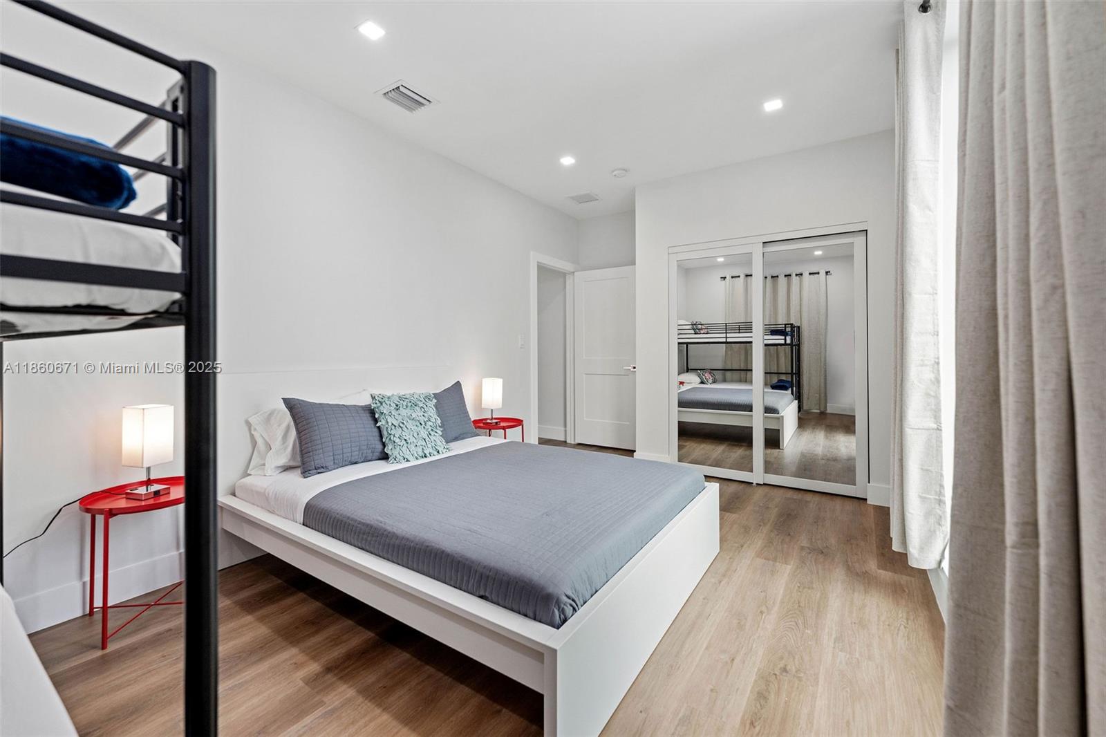 See details / 4900 sq. ft. $ 2025-08-18 0 Photo