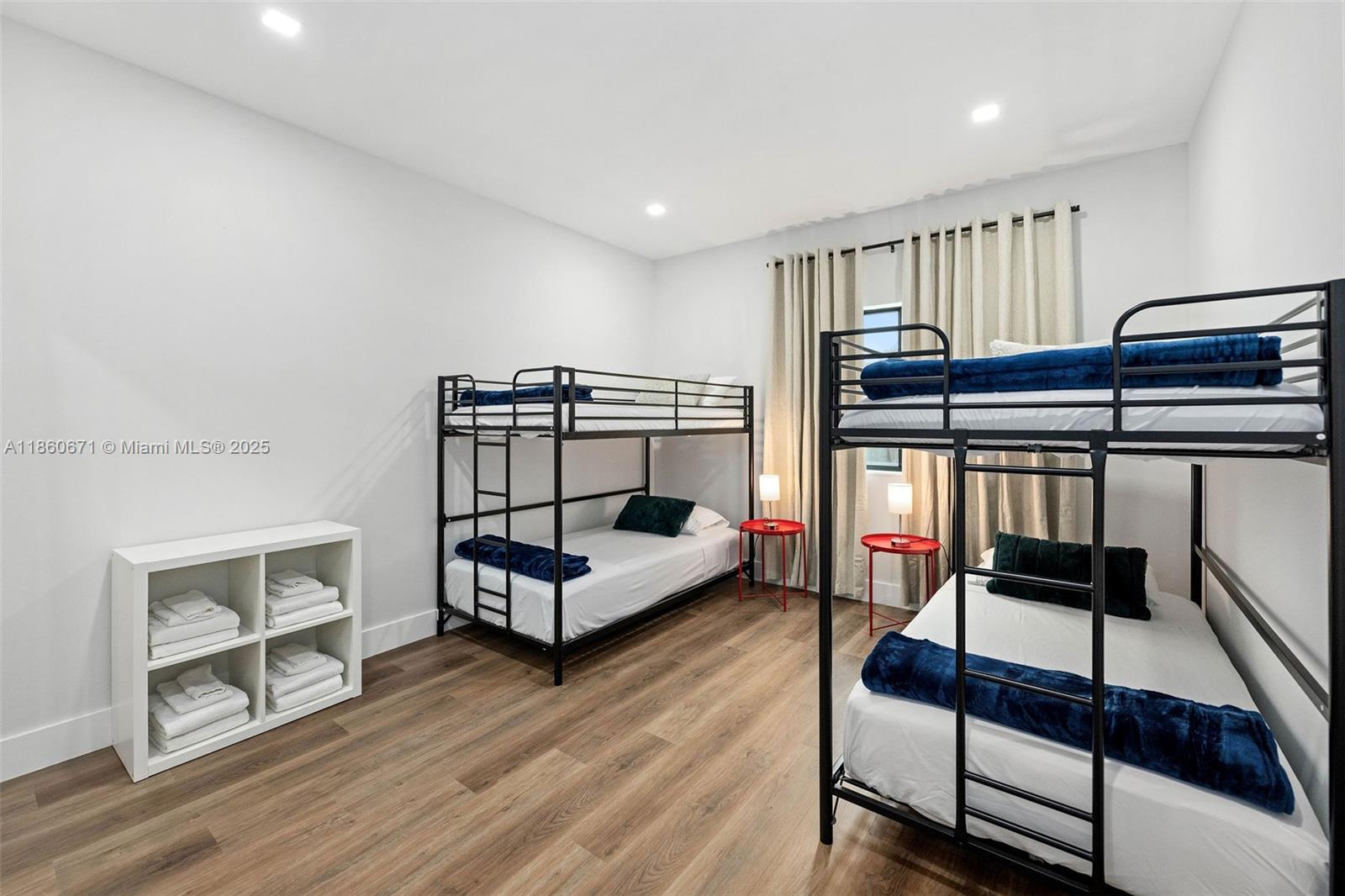 See details / 4900 sq. ft. $ 2025-08-18 0 Photo