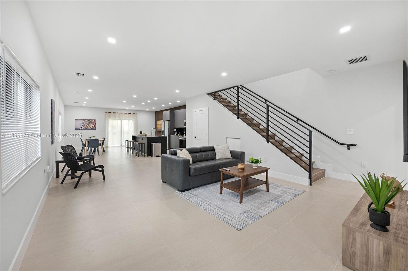 See details / 4900 sq. ft. $ 2025-08-18 0 Photo