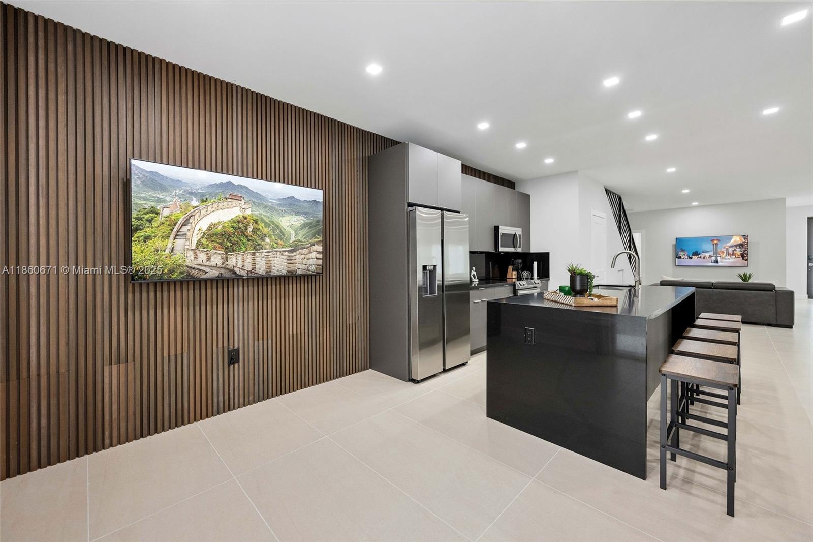 See details / 4900 sq. ft. $ 2025-08-18 0 Photo