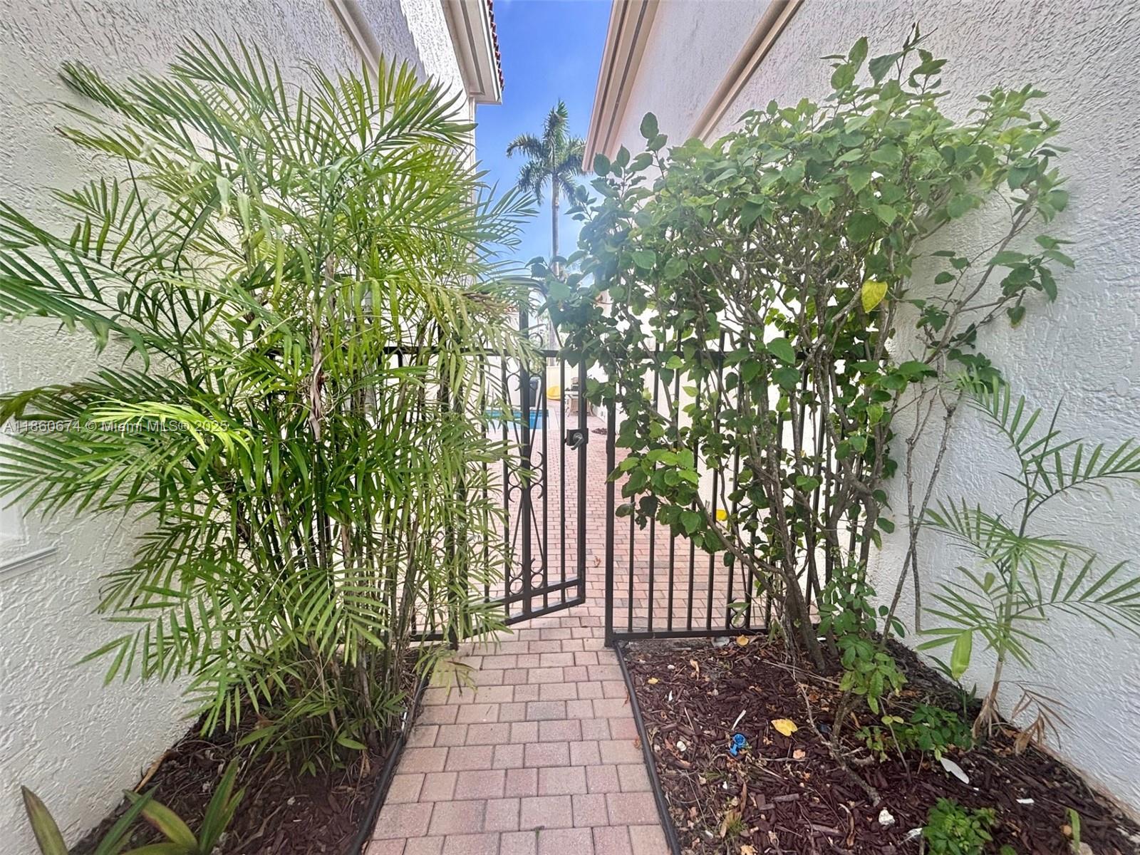 Photo of 1141 Waterside Ln  (1141), Hollywood, Florida, 33019 - 