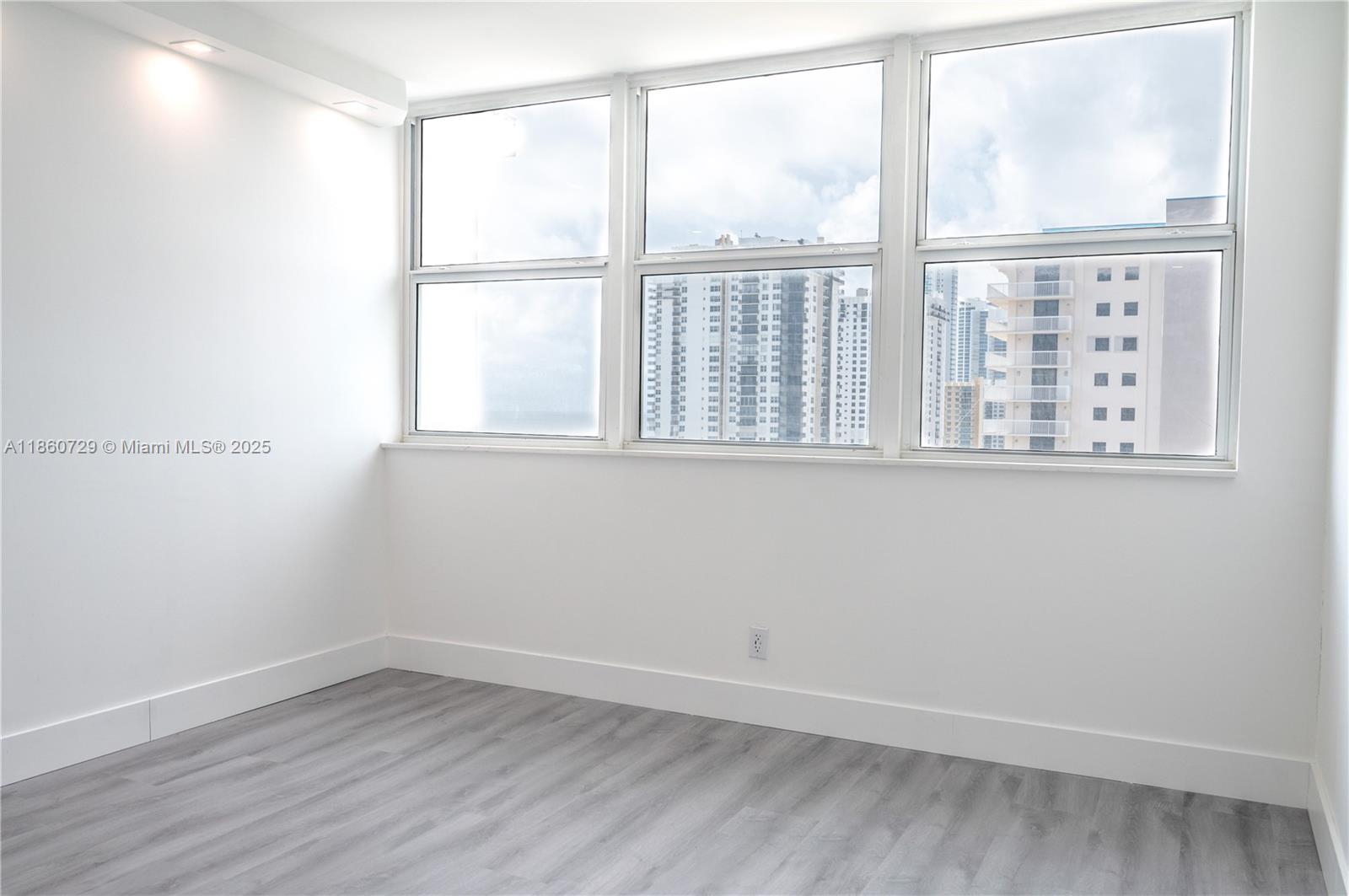 Photo of 1410 Ocean Dr  #1406, Hollywood, Florida, 33019 - 