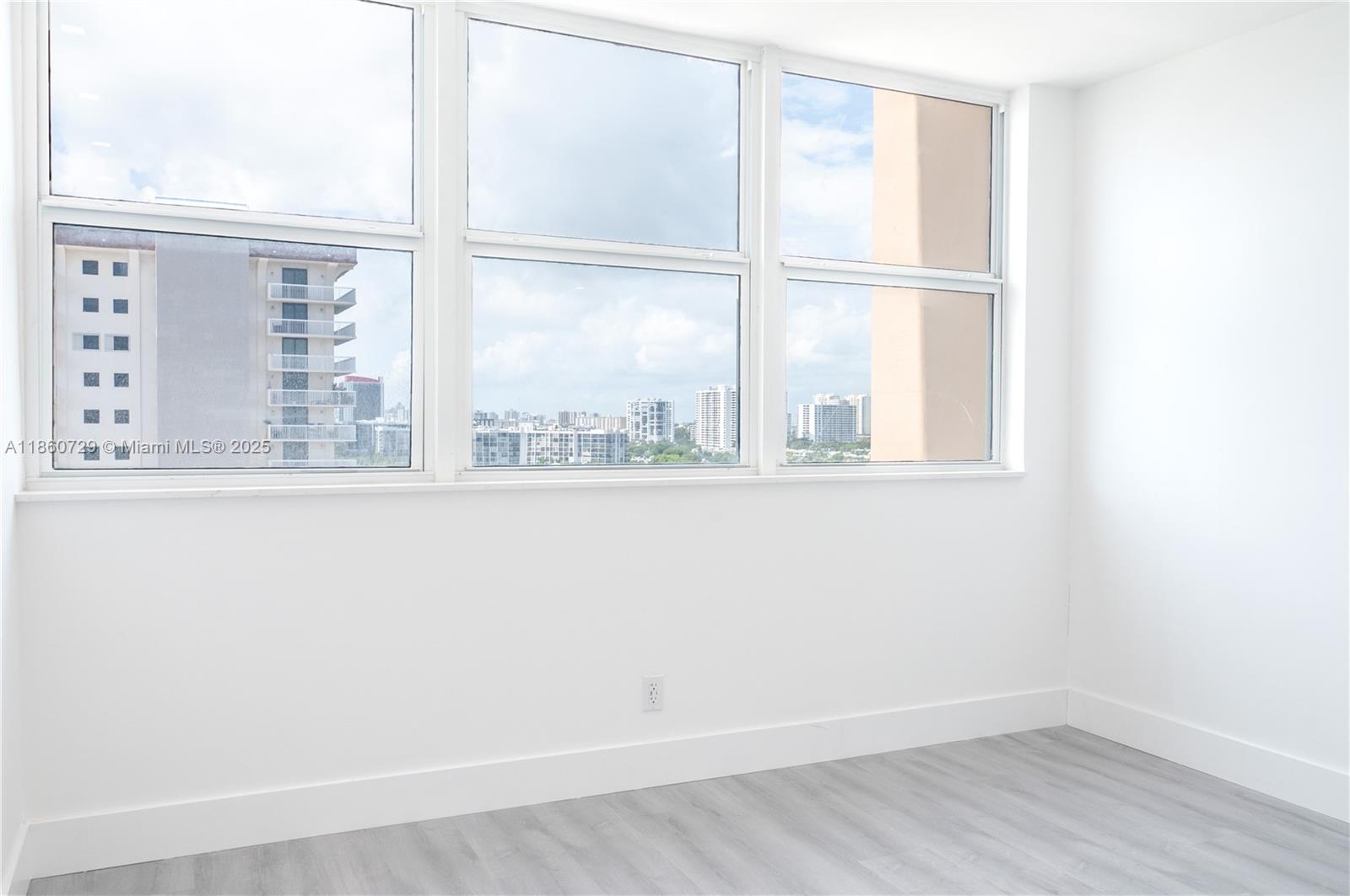 Photo of 1410 Ocean Dr  #1406, Hollywood, Florida, 33019 - 