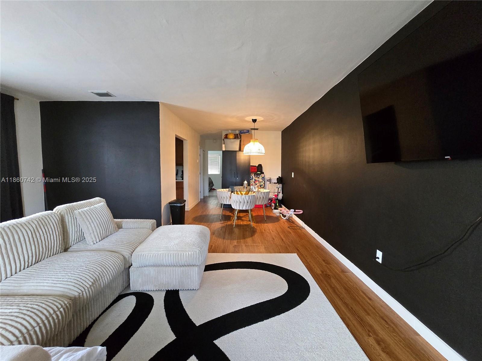 See details / 1656 sq. ft. $ 2025-08-18 0 Photo