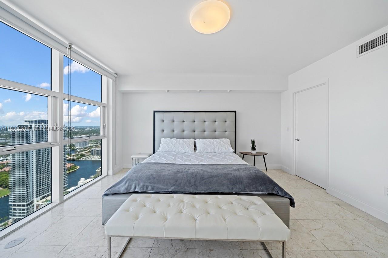 See details 4907 1 / 1 871 sq. ft. $ 2025-08-18 0 Photo