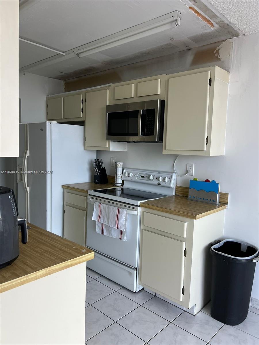 See details 702 2 / 2 1240 sq. ft. $ 2025-08-18 0 Photo