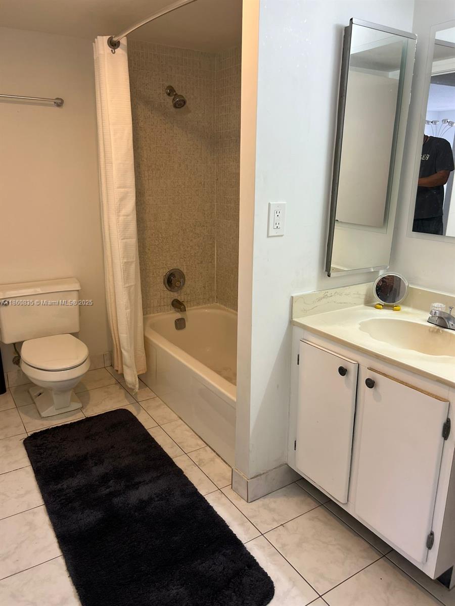 See details 702 2 / 2 1240 sq. ft. $ 2025-08-18 0 Photo
