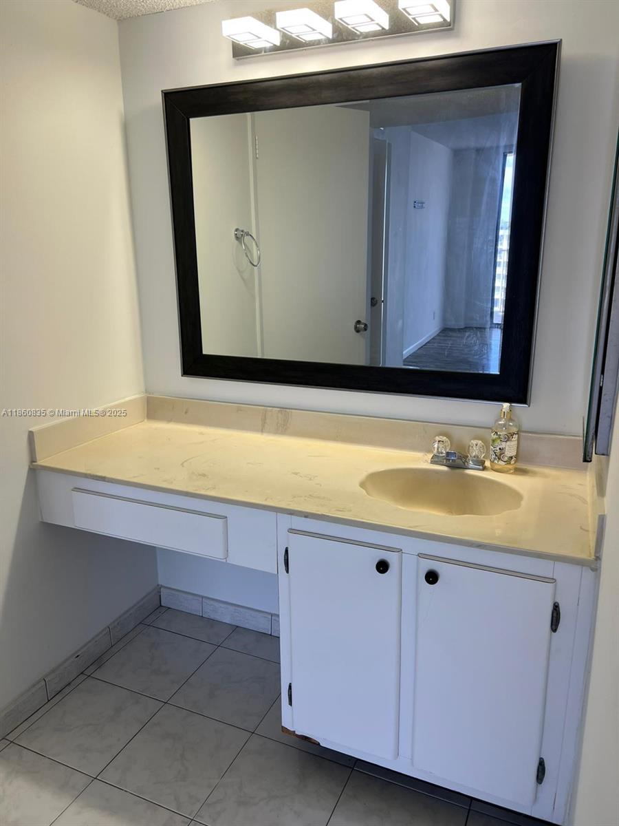 See details 702 2 / 2 1240 sq. ft. $ 2025-08-18 0 Photo