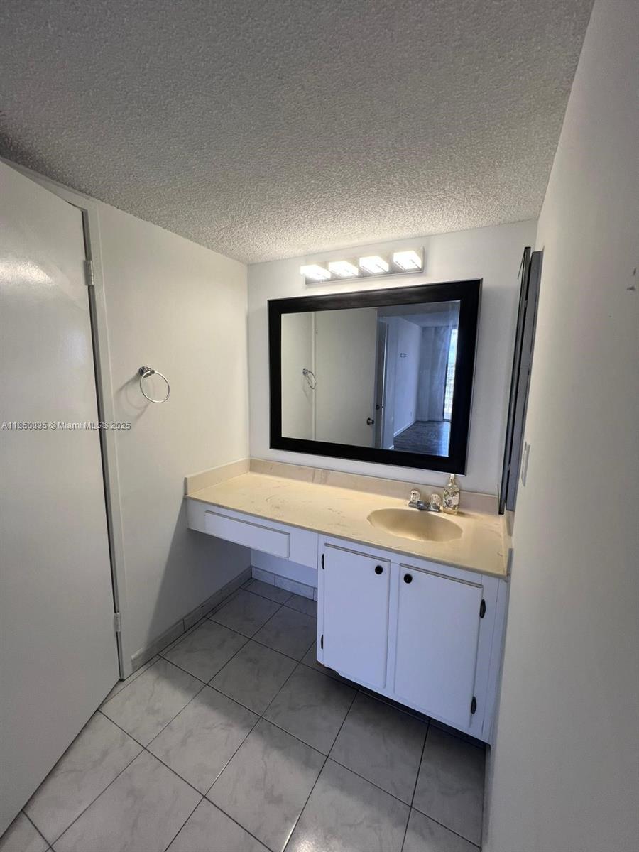 See details 702 2 / 2 1240 sq. ft. $ 2025-08-18 0 Photo